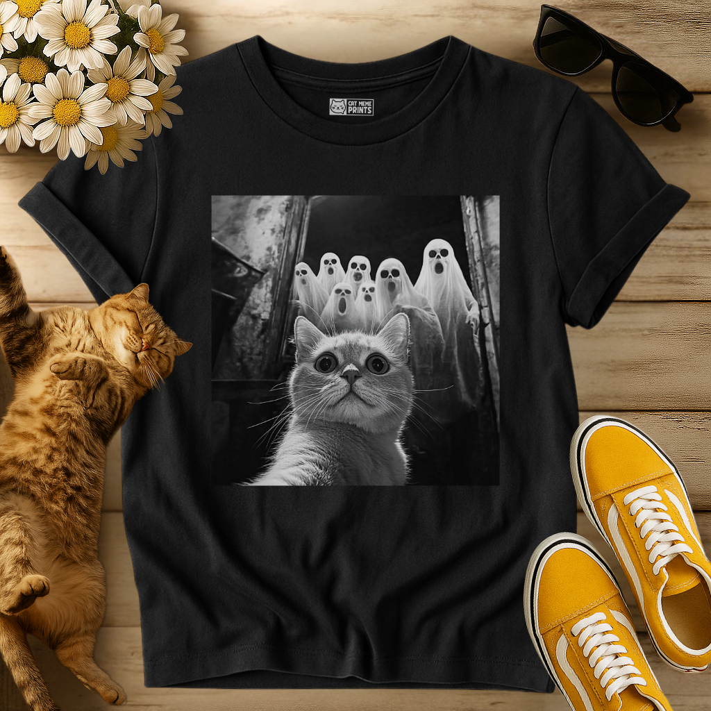 Cat Selfie With Ghosts Halloween T-Shirt