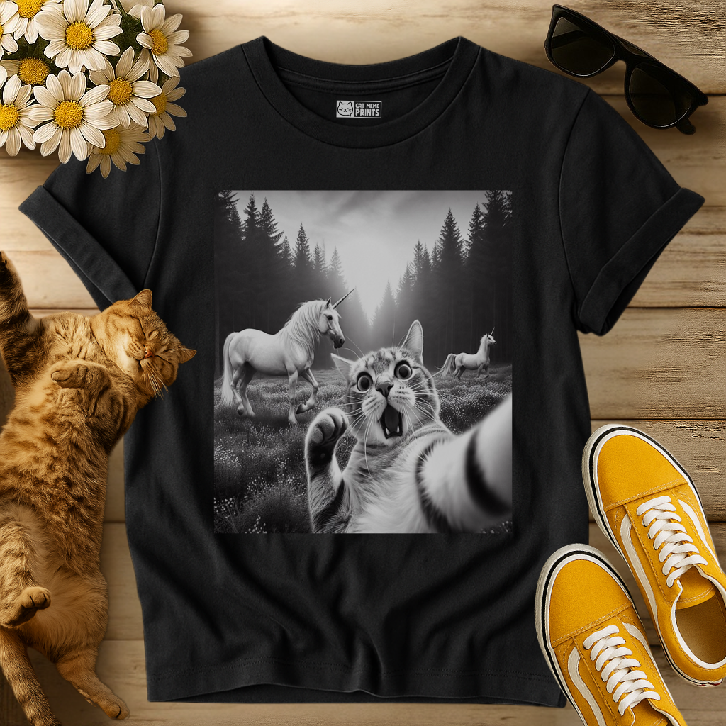 Surprised Cat Selfie With Unicorns T-Shirt