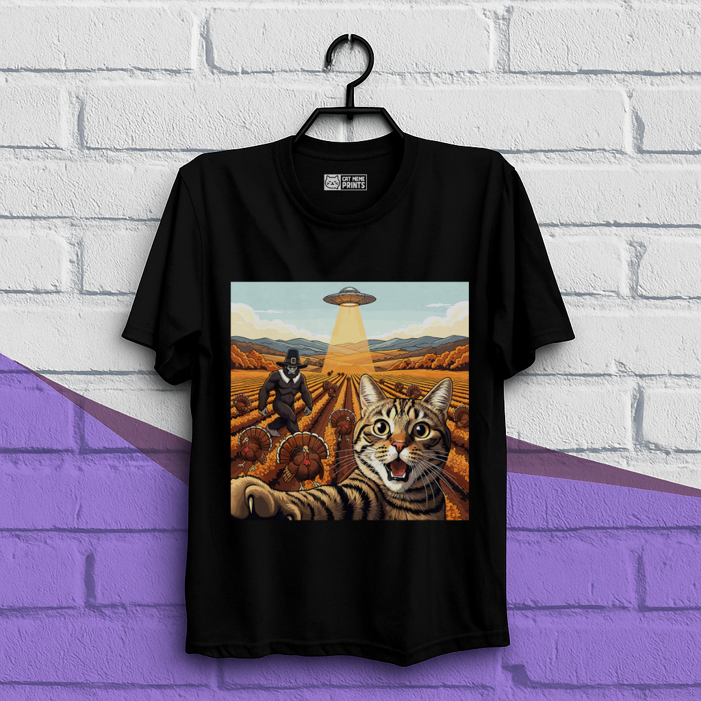 Cat Selfie With Tureky UFO Bigfoot Thanksgiving T-Shirt