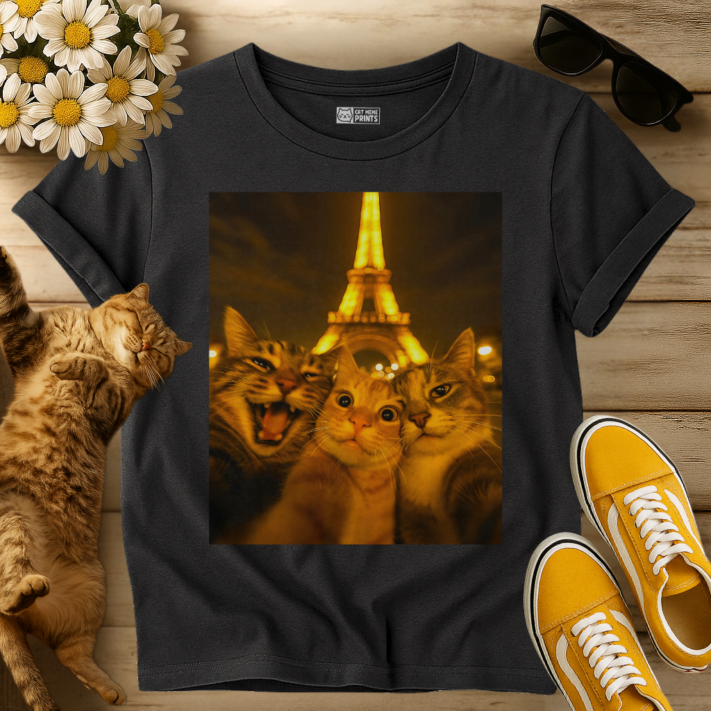 Cats selfie in Paris T-Shirt