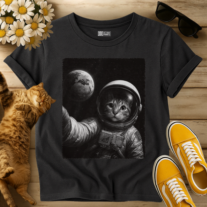 Cat Wear Space Suit Selfie With Earth T-Shirt