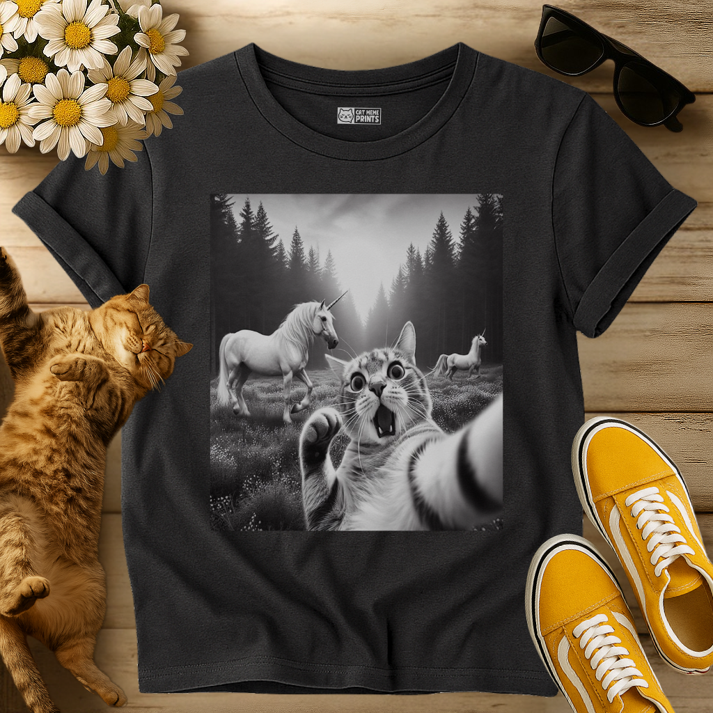 Surprised Cat Selfie With Unicorns T-Shirt
