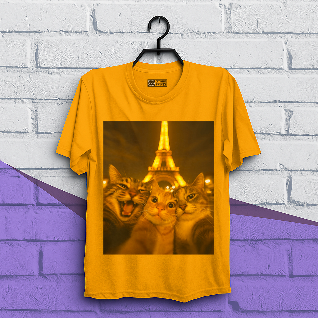 Cats selfie in Paris T-Shirt