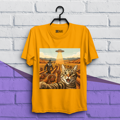 Cat Selfie With Tureky UFO Bigfoot Thanksgiving T-Shirt