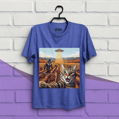 Cat Selfie With Tureky UFO Bigfoot Thanksgiving T-Shirt