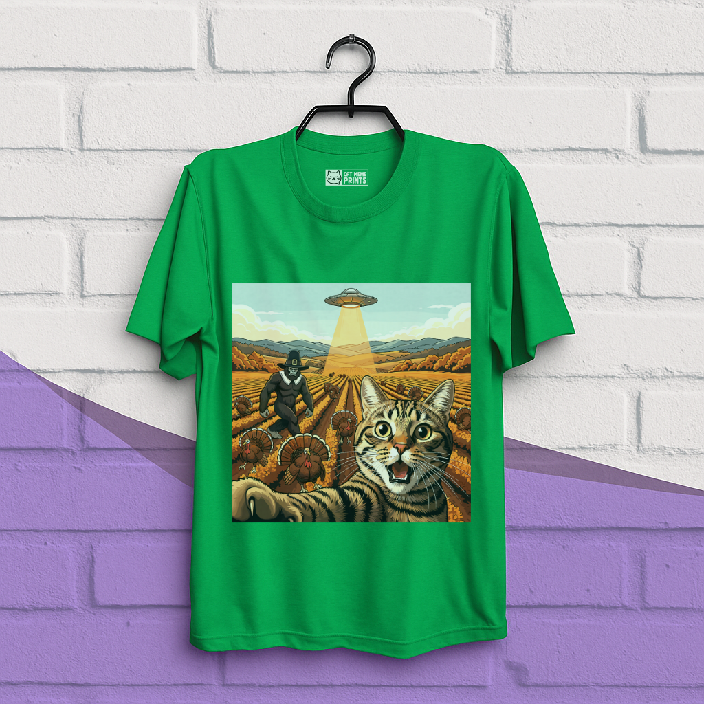 Cat Selfie With Tureky UFO Bigfoot Thanksgiving T-Shirt