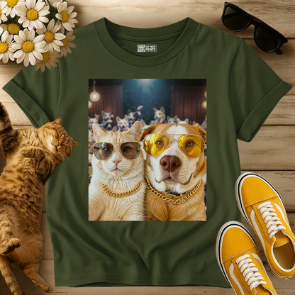 Cat & Dog Selfie in Dogs Party T-Shirt