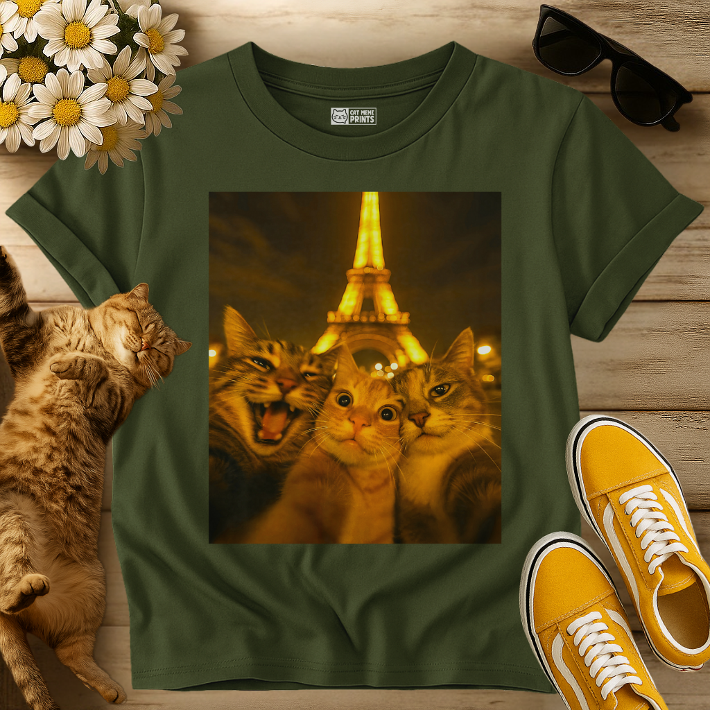 Cats selfie in Paris T-Shirt
