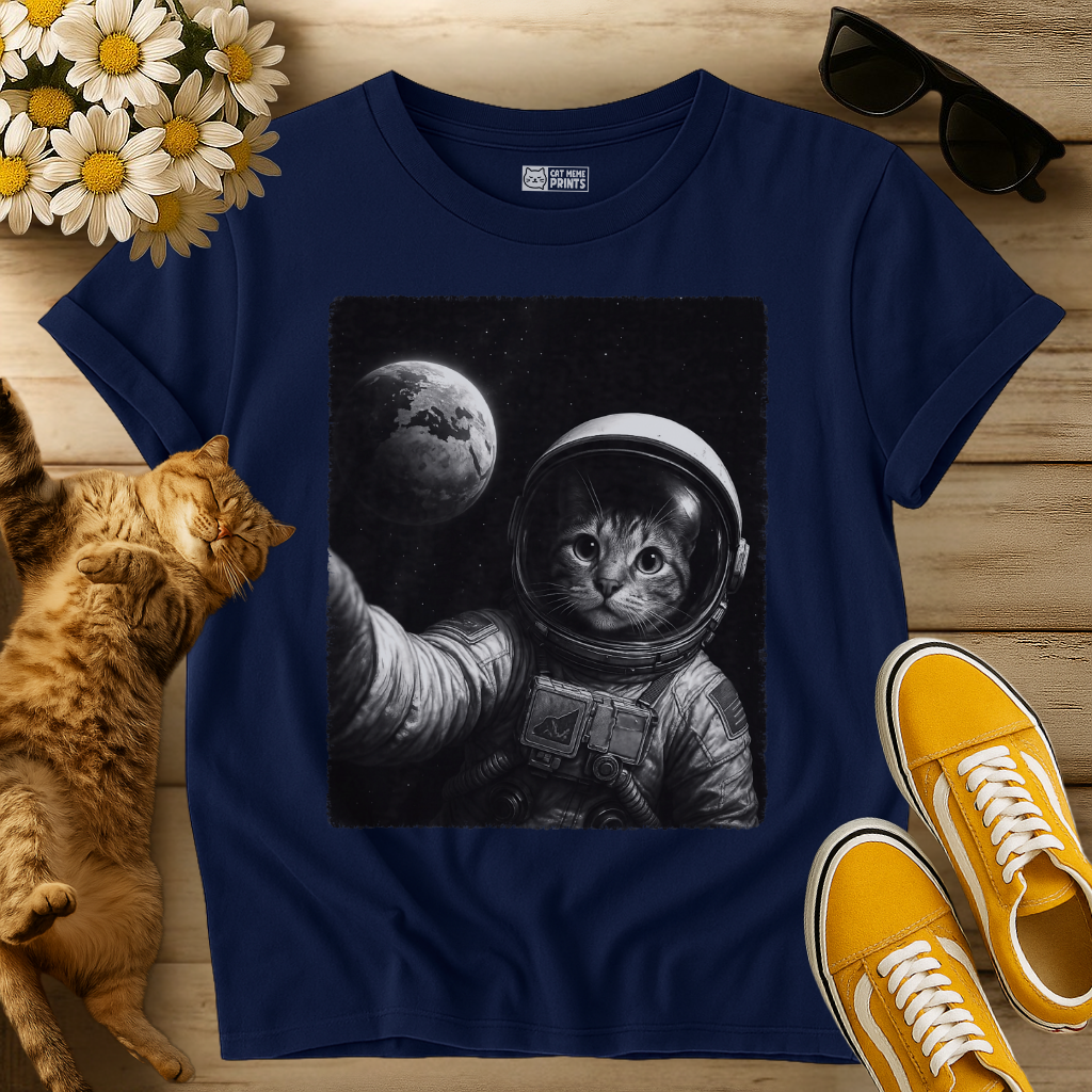 Cat Wear Space Suit Selfie With Earth T-Shirt