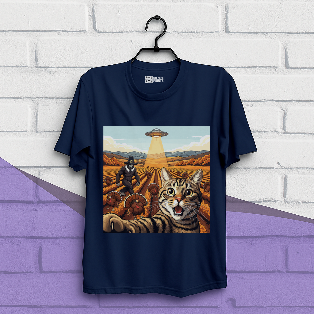 Cat Selfie With Tureky UFO Bigfoot Thanksgiving T-Shirt