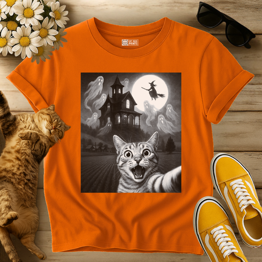 Cat Selfie With Scary House Halloween T-Shirt