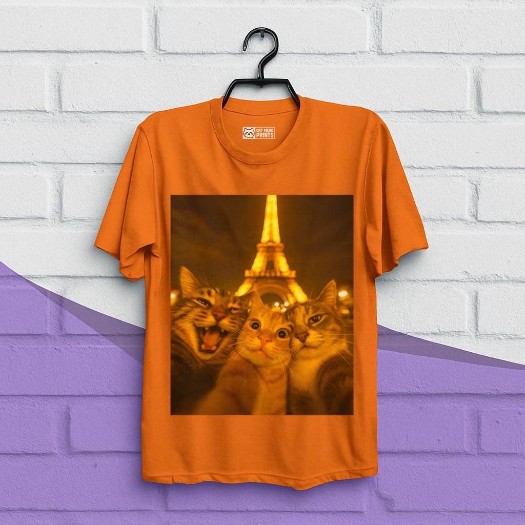Cats selfie in Paris T-Shirt