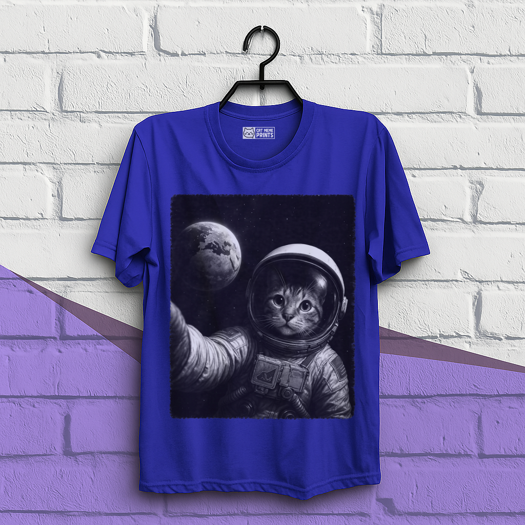 Cat Wear Space Suit Selfie With Earth T-Shirt