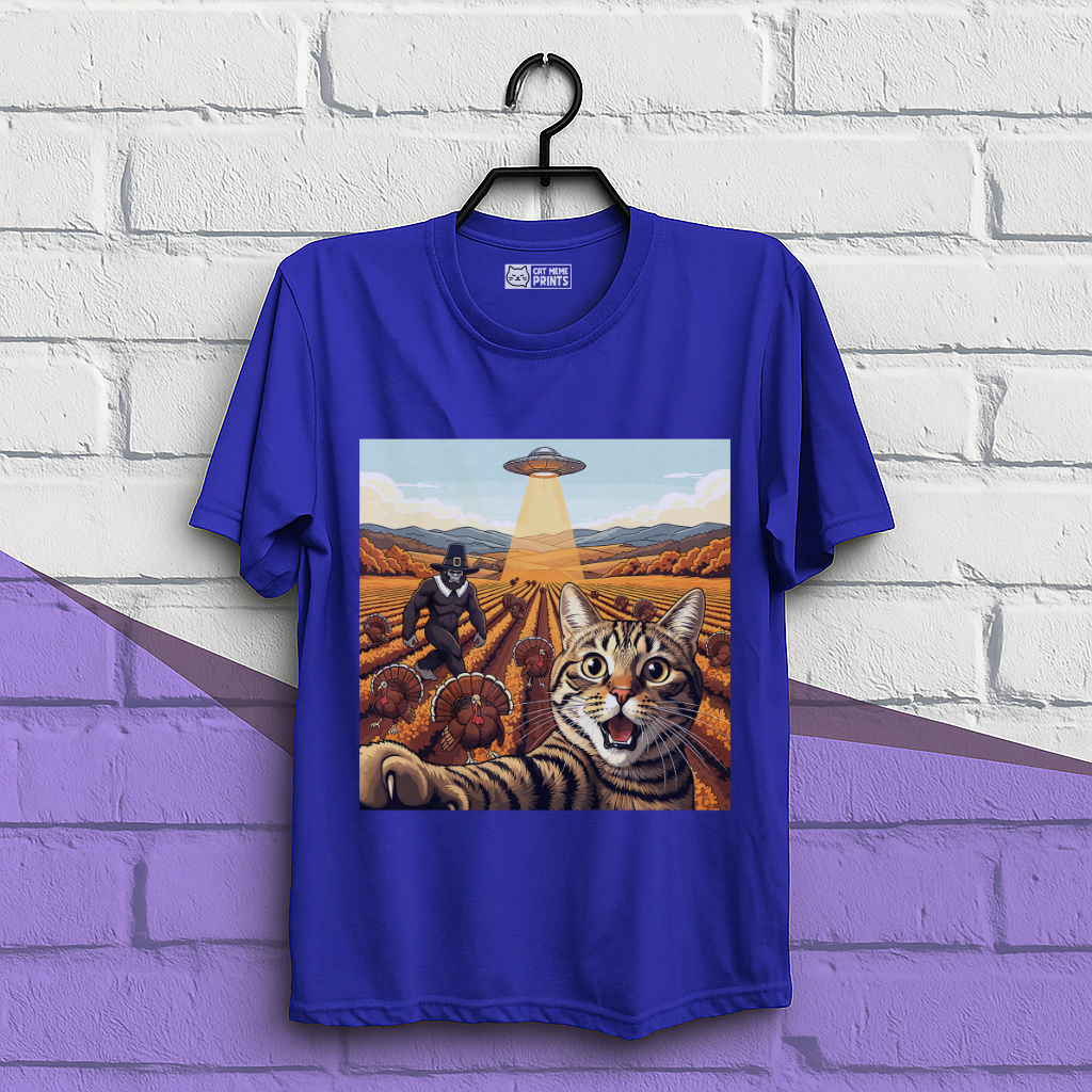 Cat Selfie With Tureky UFO Bigfoot Thanksgiving T-Shirt