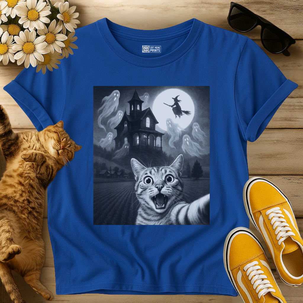 Cat Selfie With Scary House Halloween T-Shirt