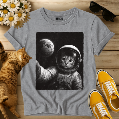 Cat Wear Space Suit Selfie With Earth T-Shirt