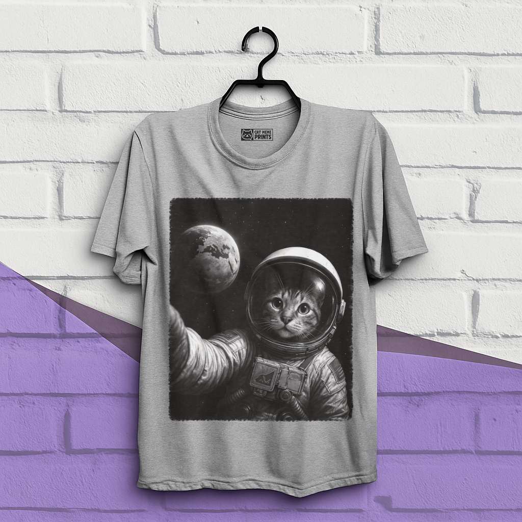 Cat Wear Space Suit Selfie With Earth T-Shirt