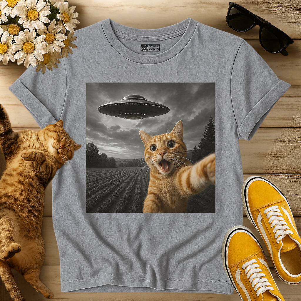 Cat Selfie With Alien UFO T-Shirt