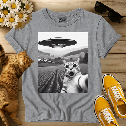 Cat Taking Selfie With Alien UFO T-Shirt