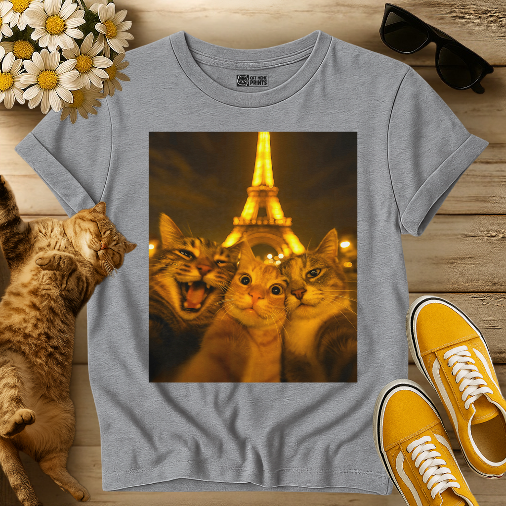 Cats selfie in Paris T-Shirt