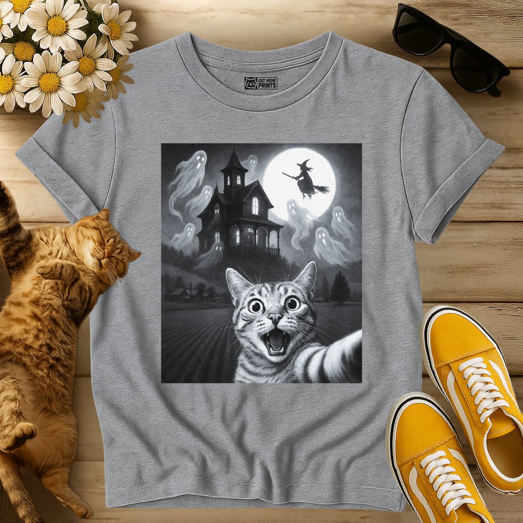 Cat Selfie With Scary House Halloween T-Shirt