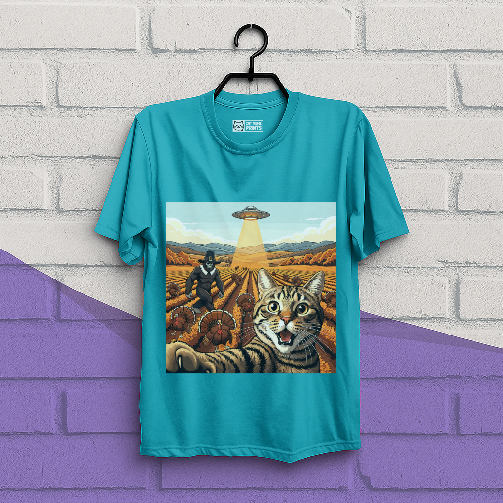 Cat Selfie With Tureky UFO Bigfoot Thanksgiving T-Shirt