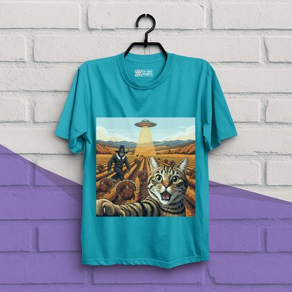 Cat Selfie With Tureky UFO Bigfoot Thanksgiving T-Shirt