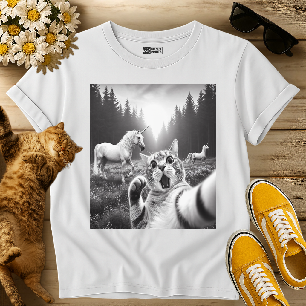 Surprised Cat Selfie With Unicorns T-Shirt
