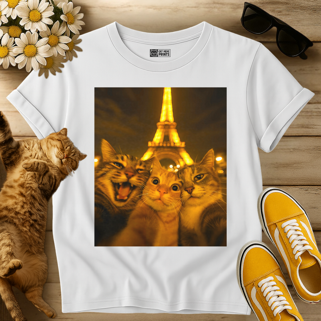 Cats selfie in Paris T-Shirt