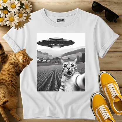 Cat Taking Selfie With Alien UFO T-Shirt